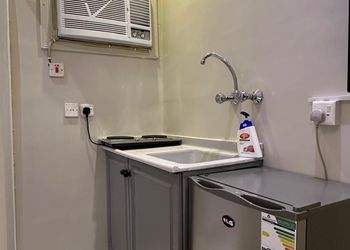 استديو بأثاث مريح وبسيط 