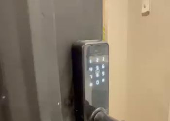 استديو هادئ بسرير ماستر
