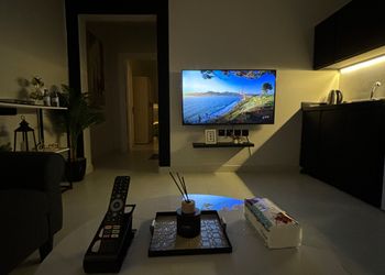 شقة بجلسة خارجية بمدخل خاص ذاتي