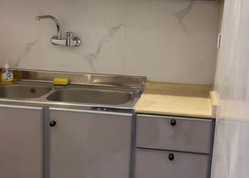 شقة بغرفة معيشة وغرفة نوم 