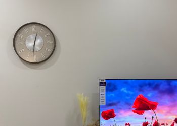 شقة بغرفة معيشة وغرفة نوم 