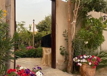 استراحة بمسطح اخضر ومجالس