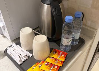 شقة بغرفة معيشة وغرفة نوم 