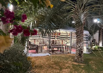 استراحة بمسطح اخضر وجلسة خارجية