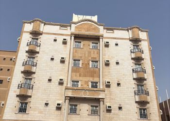 استديو بأثاث مريح وبسيط 