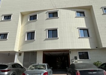 استديو بأثاث مريح وبسيط 