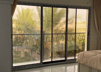 استراحة بمسطح اخضر وجلسه خارجيه
