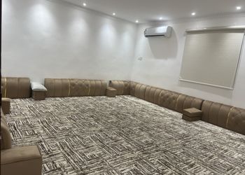 استراحة بمجلس وفناء خارجي 