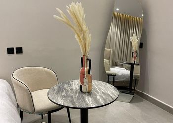 استديو بأثاث مريح وبسيط 