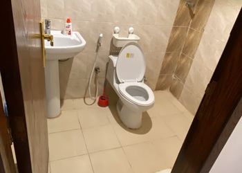 استديو بسرير ماستر وجلسة جانبية