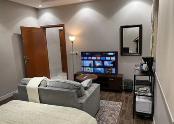 استديو هادئ بدخول ذاتي 