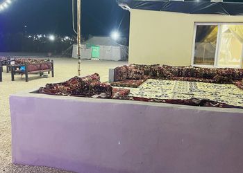مخيم بخيمة ومجلس 