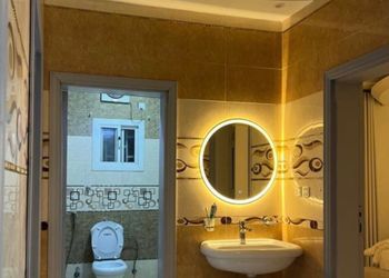 شقة بغرفة معيشة وغرفتين نوم 
