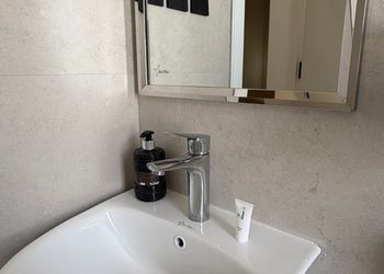 استديو هادئ بسرير ماستر