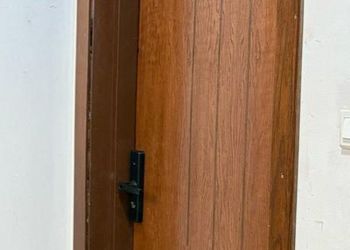 شقة بغرفة معيشة وغرفتين نوم 
