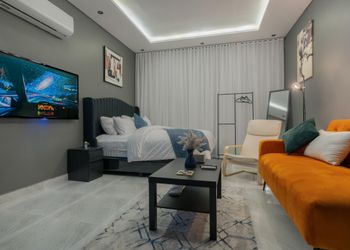 استديو بسرير ماستر وجلسة جانبية
