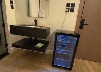استديو بسرير ماستر وجلسة جانبية 