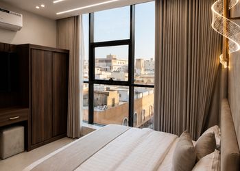 استديو بسرير ماستر وجلسة جانبية