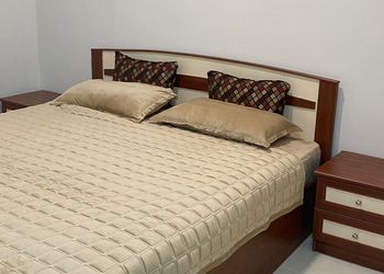 استديو بأثاث مريح وبسيط 