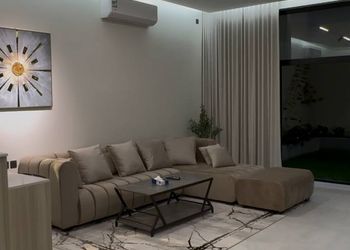شاليه بمسطح اخضر ومسبح 
