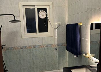 شقة بغرفتين نوم وغرفة جلوس 