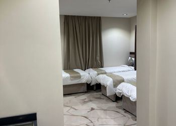 استديو بأثاث مريح وبسيط 