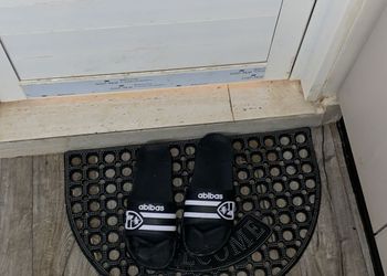 استديو بأثاث مريح وبسيط 