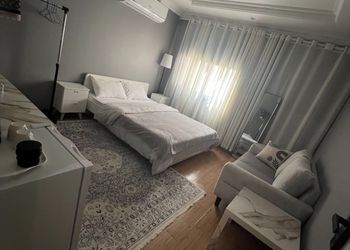 استديو هادئ بسرير ماستر 
