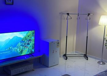استديو بسرير ماستر وجلسه جانبيه