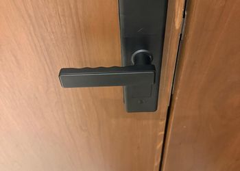 استديو بسرير ماستر وجلسة جانبية 