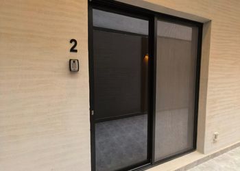 استديو بسرير ماستر وجلسه جانبيه