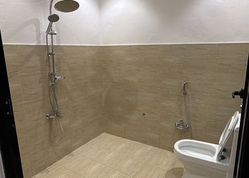 شاليه بمسطح اخضر وجلسة خارجية 