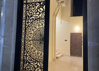 استديو بسرير ماستر وجلسة جانبية 