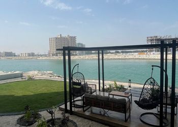 شقة بغرفة معيشة وغرفتين نوم 