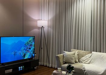 شقة بصالة أنيقة ودخول ذاتي 