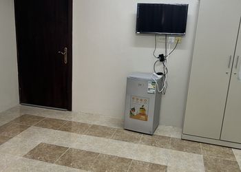 غرفة بأثاث مريح و بسيط 