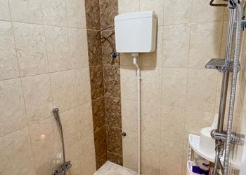 شقة بصالة أنيقة وغرفة نوم 