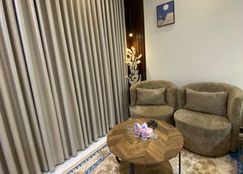 استديو بسرير ماستر وجلسة جانبية 