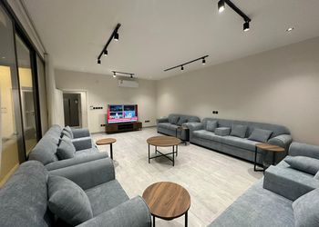 استراحة بمسطحات خضراء