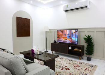 استديو بأثاث مريح وبسيط 
