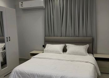 استديو باثاث مريح وبسيط 