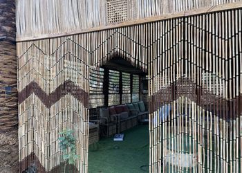 استراحة بجلسة خارجية ومسطح اخضر