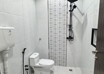 استديو بسرير ماستر وأثاث مريح 