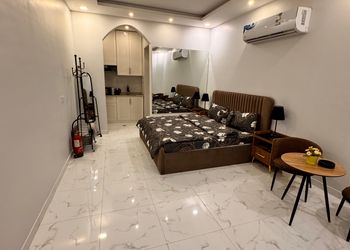 استديو بسرير ماستر 