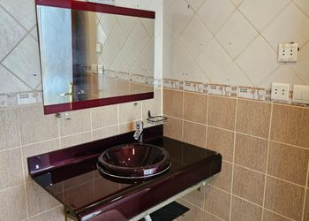 استراحة بمسطح اخضر وجلسه خارجيه