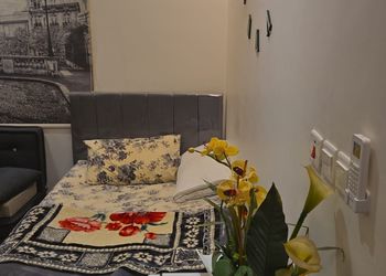 استديو بسرير فردي وجلسة جانبية