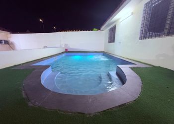 استراحة بمسبح خارجي 