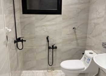 استديو بأثاث مريح وبسيط