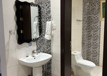 شقة بغرفة معيشة وغرفة نوم 