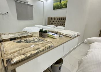 استديو بأثاث مريح وبسيط 